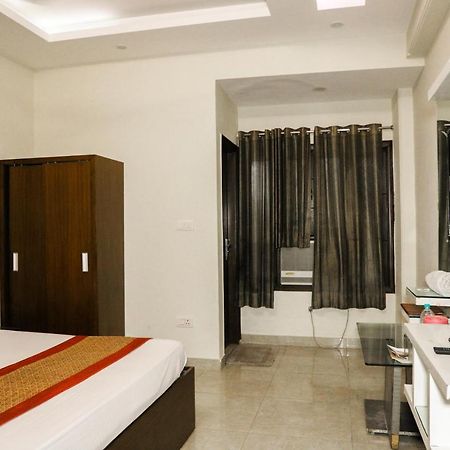 Hotel Centra Inn Нью-Дели Экстерьер фото