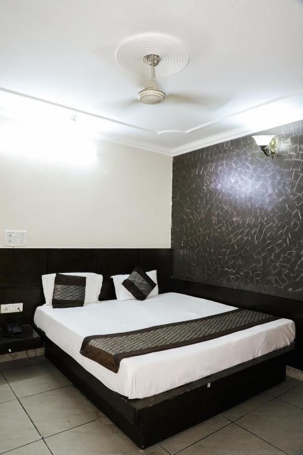 Hotel Centra Inn Нью-Дели Экстерьер фото
