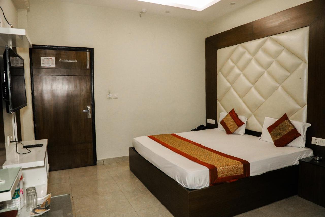 Hotel Centra Inn Нью-Дели Экстерьер фото