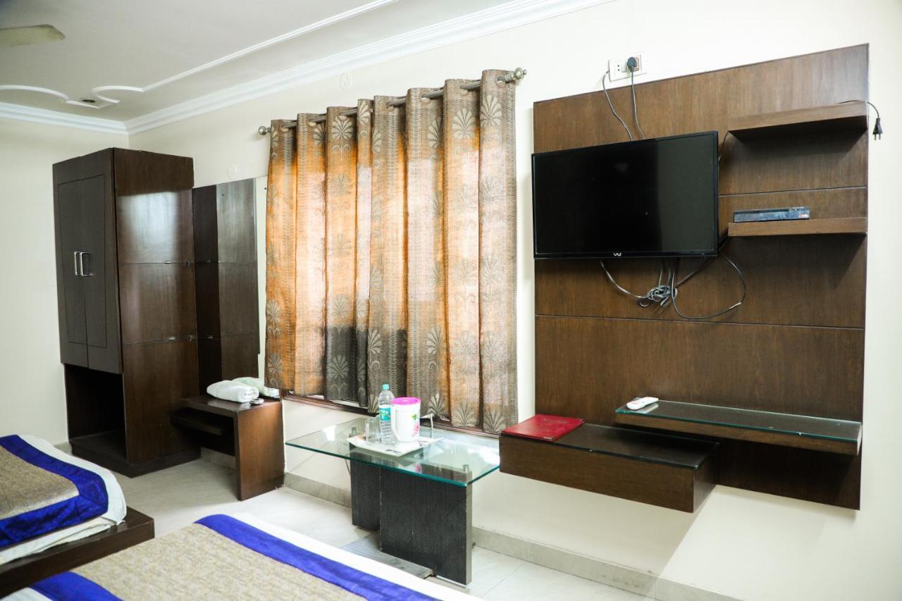 Hotel Centra Inn Нью-Дели Экстерьер фото
